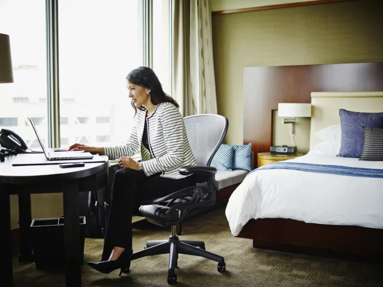 Best Hyatt Corporate Codes in 2025: How They Work & When to Use Them